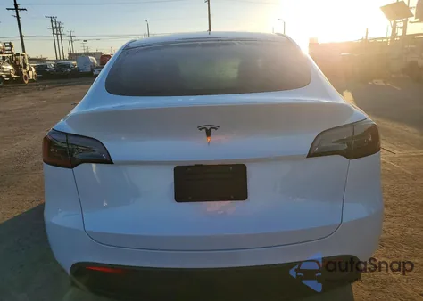 2025 Tesla Model Y from USA, damaged, VIN 7SAYGDED6SA373016
